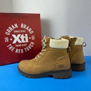 Xti Women's Tan Ankle Boots